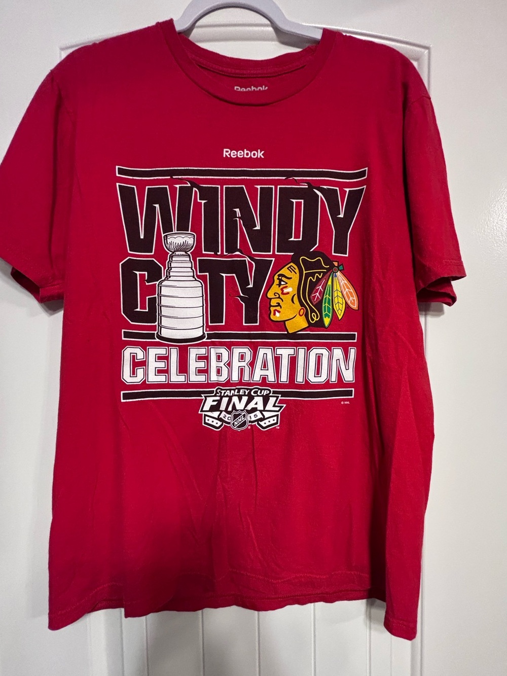 Reebok Chicago Blackhawks 2015 Stanley Cup Red Graphic Cotton Crewneck Tee, L